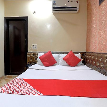 Oyo Flagship 81569 The Red Rose Inn New Delhi Exterior photo