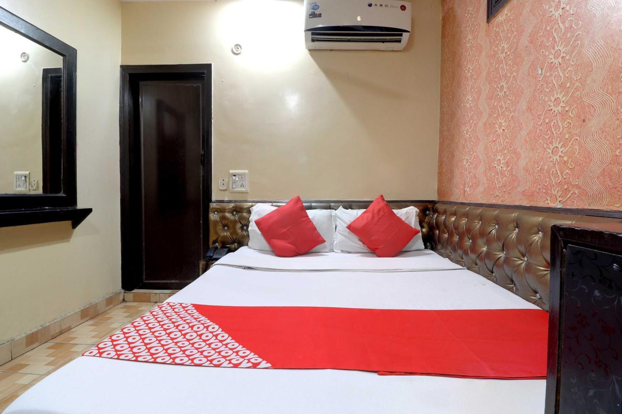 Oyo Flagship 81569 The Red Rose Inn New Delhi Exterior photo