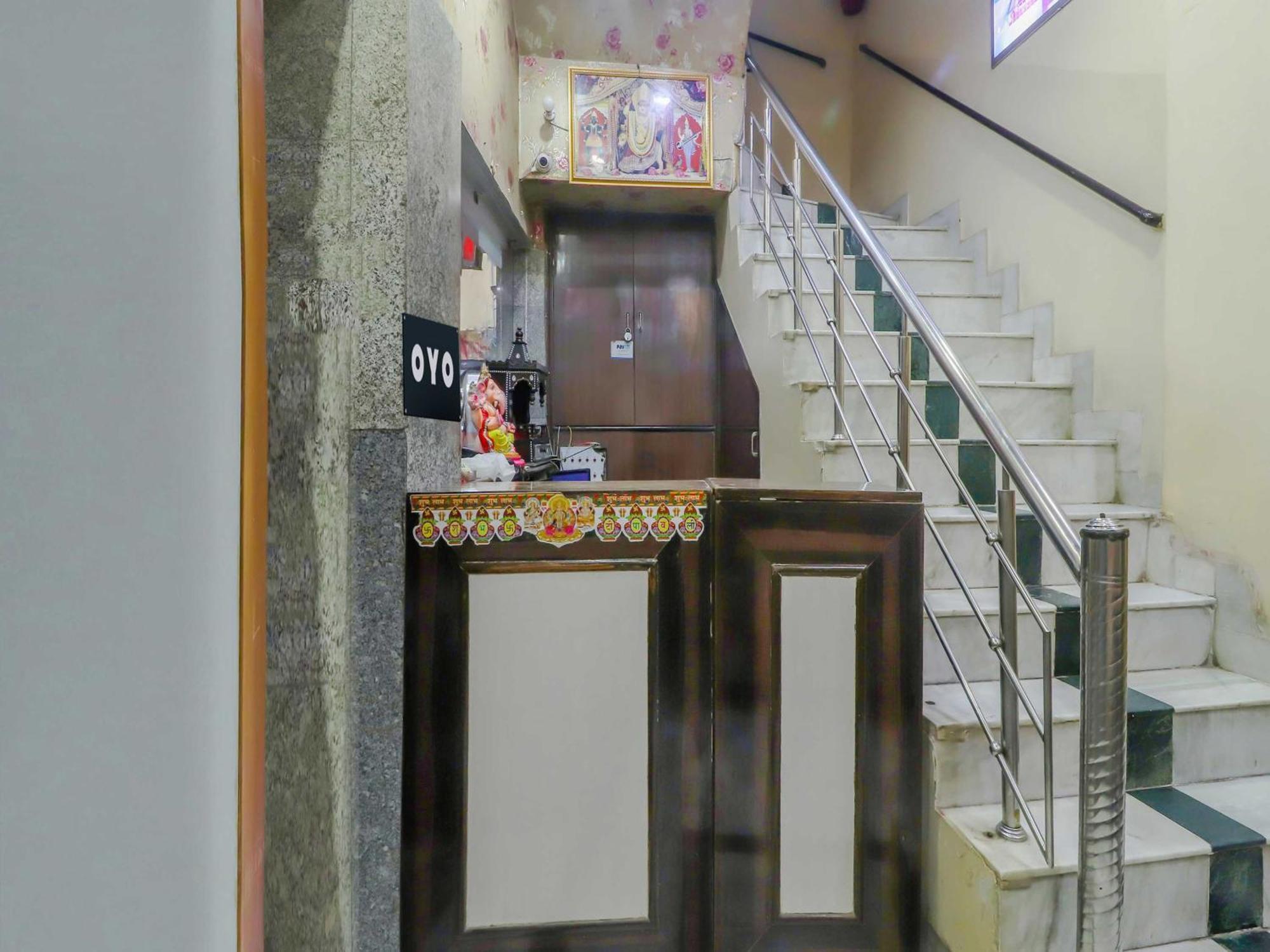 Oyo Flagship 81569 The Red Rose Inn New Delhi Exterior photo